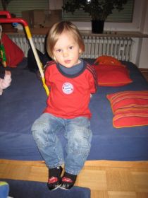 Constantin-im-FCB-T-Shirt.jpg